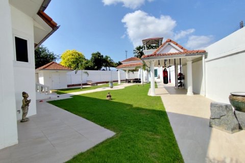Casa de 4 dormitorios en Bang Lamung, Tailandia № 121292 - foto 3