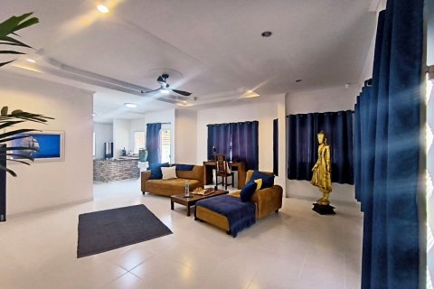 Casa de 4 dormitorios en Bang Lamung, Tailandia № 121292 - foto 16
