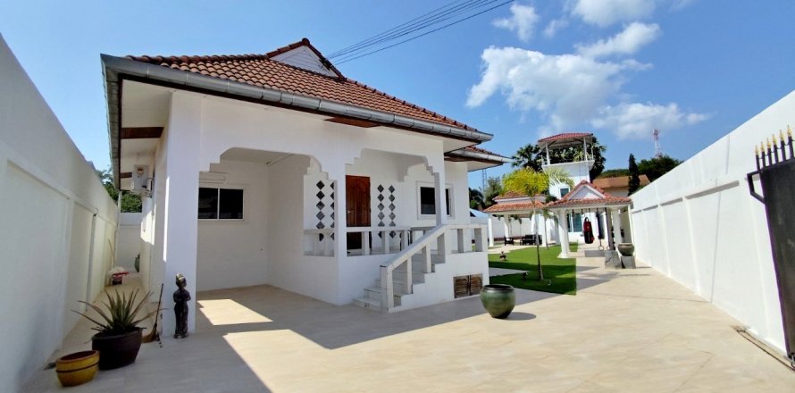 Casa de 4 dormitorios en Bang Lamung, Tailandia № 121292