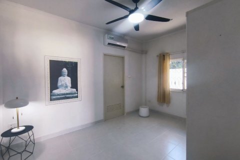 Casa de 4 dormitorios en Bang Lamung, Tailandia № 121292 - foto 28