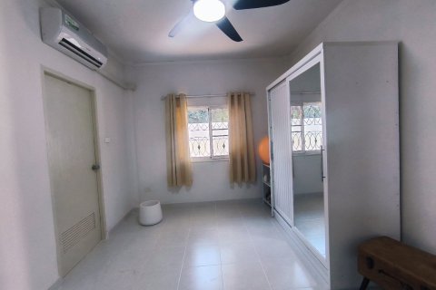 Casa de 4 dormitorios en Bang Lamung, Tailandia № 121292 - foto 29