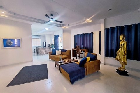 Casa de 4 dormitorios en Bang Lamung, Tailandia № 121292 - foto 17