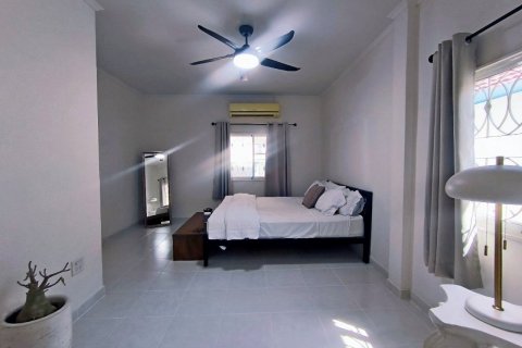 Casa de 4 dormitorios en Bang Lamung, Tailandia № 121292 - foto 25