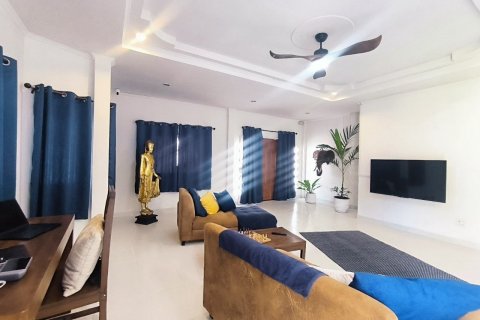 Casa de 4 dormitorios en Bang Lamung, Tailandia № 121292 - foto 13