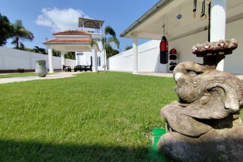 Casa de 4 dormitorios en Bang Lamung, Tailandia № 121292 - foto 10