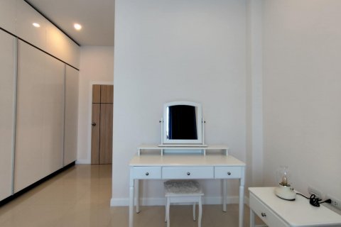 Casa de 3 dormitorios en Bang Lamung, Tailandia № 121291 - foto 17