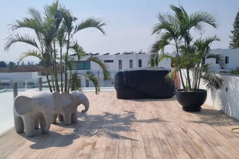 Chalet de 4 dormitorios en Hua Hin, Tailandia № 124015 - foto 4