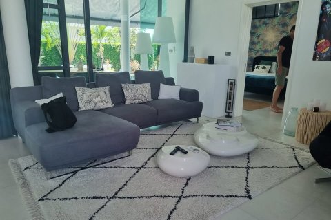 Chalet de 4 dormitorios en Hua Hin, Tailandia № 124015 - foto 9