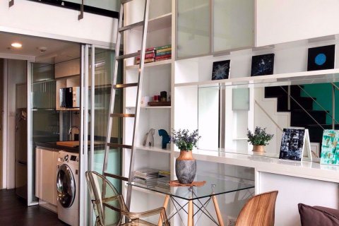 Duplex in Khlong Toei, Bangkok, Thailand 1 bedroom № 77085 - photo 3