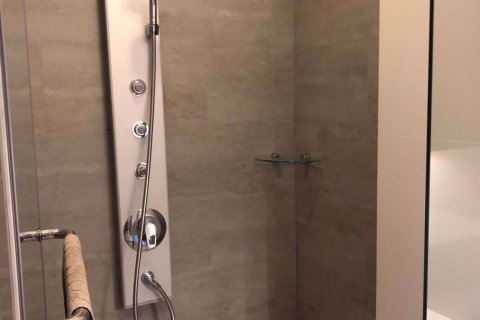Condominio de 2 dormitorios en Khlong Toei, Bangkok, Tailandia № 77084 - foto 10