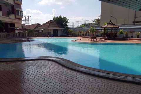Condo in Bang Na, Bangkok, Thailand, 2 bedrooms № 77083 - photo 15