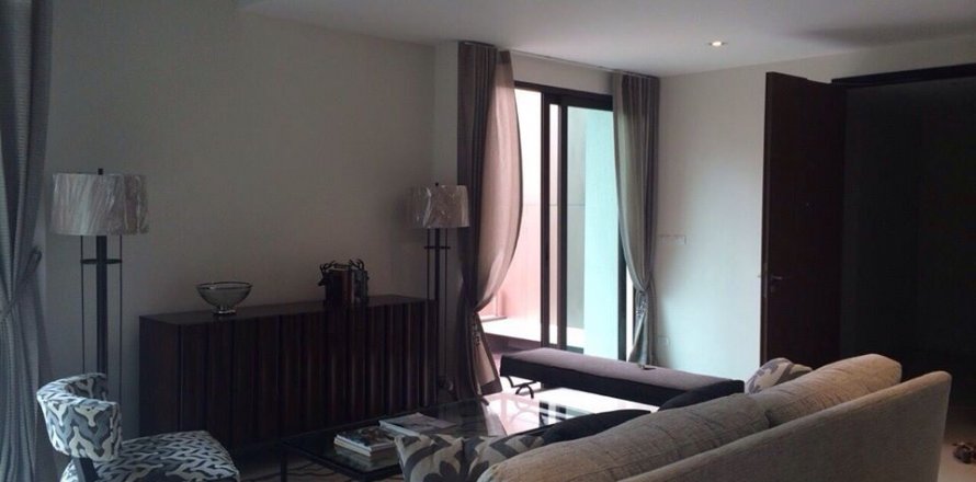Casa de 4 dormitorios en Sathon, Bangkok, Tailandia № 144109