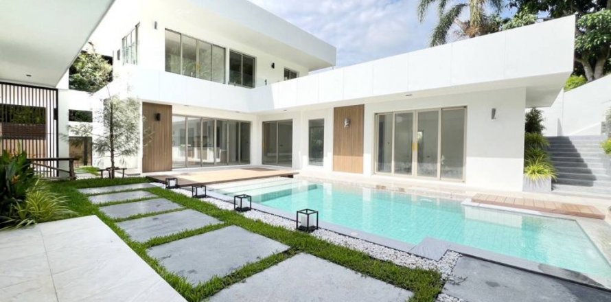 Chalet de 4 dormitorios en Kathu, Tailandia № 132678