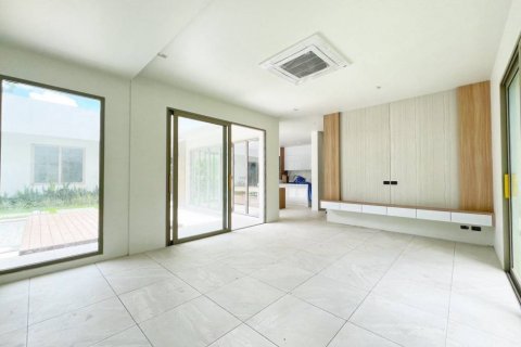 Chalet de 4 dormitorios en Kathu, Tailandia № 132678 - foto 8