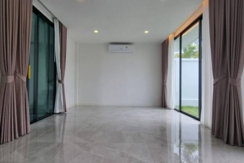 Villa in Pattaya, Thailand 5 Schlafzimmer № 132675 - Foto 3
