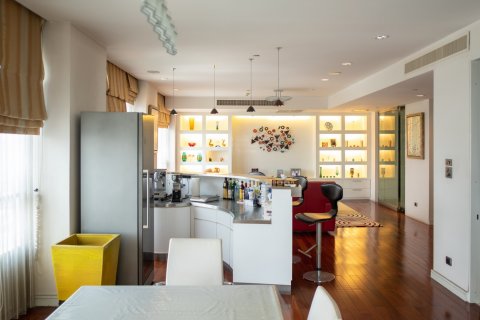 Condominio de 4 dormitorios en Bangkok, Tailandia № 143782 - foto 7