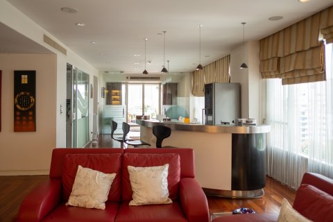 Condominio de 4 dormitorios en Bangkok, Tailandia № 143782 - foto 6