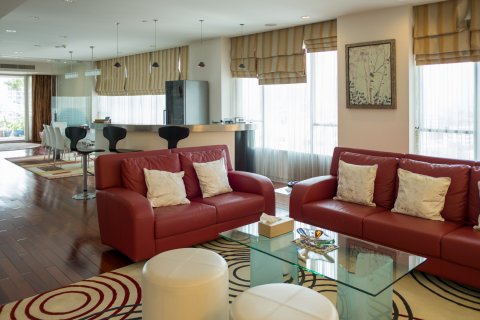 Condominio de 4 dormitorios en Bangkok, Tailandia № 143782 - foto 5