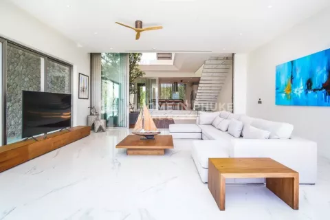 Casa de 5 dormitorios en Kata, Tailandia № 130996 - foto 4