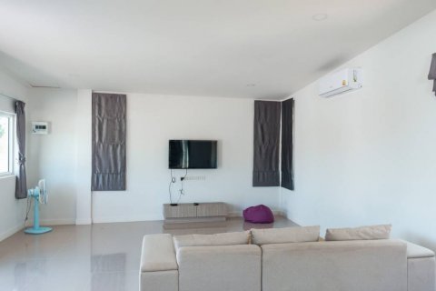 Chalet de 4 dormitorios en Hua Hin, Tailandia № 124563 - foto 7