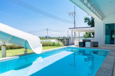 Chalet de 4 dormitorios en Hua Hin, Tailandia № 124563 - foto 2