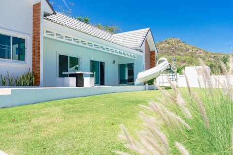 Chalet de 4 dormitorios en Hua Hin, Tailandia № 124563 - foto 4