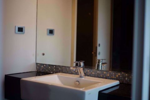 Condominio de 1 dormitorio en Khlong Toei, Bangkok, Tailandia № 76257 - foto 9