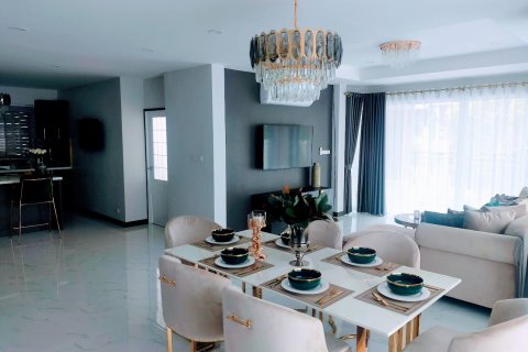 Casa de 4 dormitorios en Pattaya, Tailandia № 85050 - foto 12
