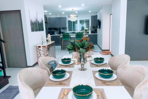 Casa de 4 dormitorios en Pattaya, Tailandia № 85050 - foto 14