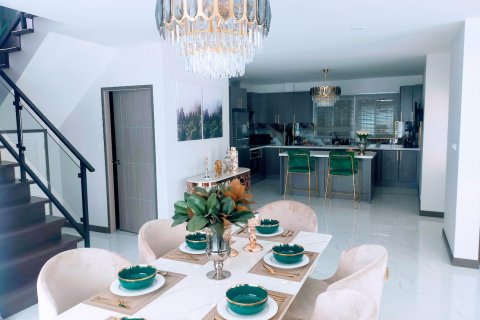 Casa de 4 dormitorios en Pattaya, Tailandia № 85050 - foto 8
