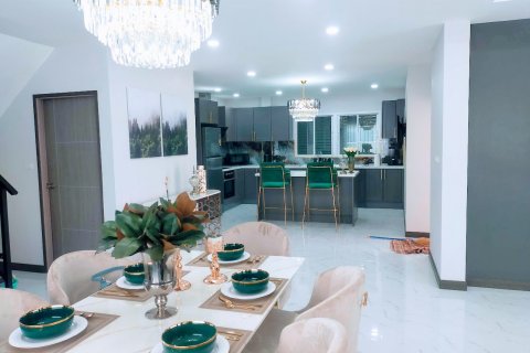 Maison à Pattaya, Thaïlande 4 chambres № 85050