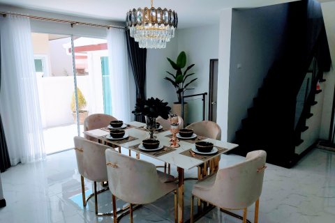 Casa de 4 dormitorios en Pattaya, Tailandia № 85050 - foto 21