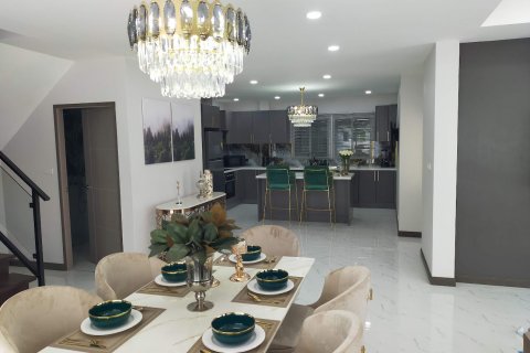 Casa de 4 dormitorios en Pattaya, Tailandia № 85050 - foto 5