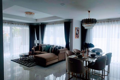Casa de 4 dormitorios en Pattaya, Tailandia № 85050 - foto 18