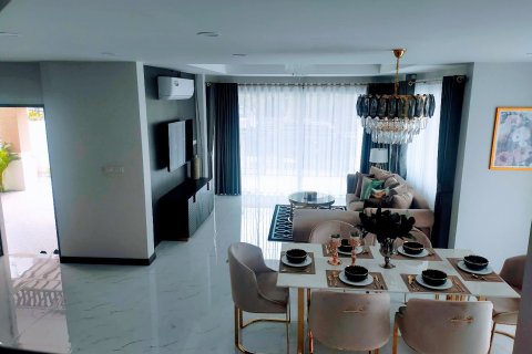Casa de 4 dormitorios en Pattaya, Tailandia № 85050 - foto 10