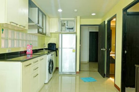 Condo in Din Daeng, Bangkok, Thailand, 2 bedrooms № 123812 - photo 3