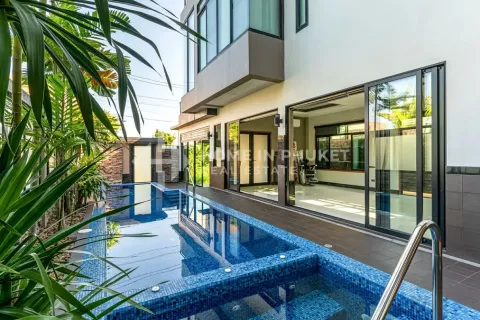 Casa de 2 dormitorios en Nai Harn Beach, Tailandia № 131594 - foto 2