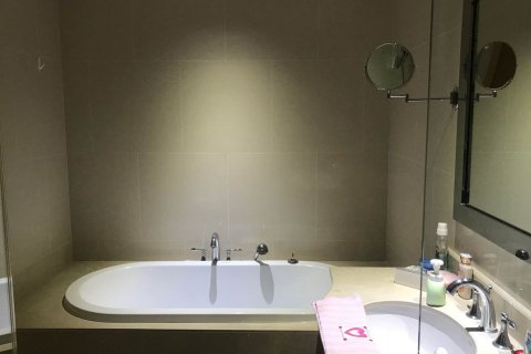 Condominio de 2 dormitorios en Yan Nawa, Bangkok, Tailandia № 143261 - foto 11