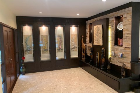 Casa de 4 dormitorios en Bangkok, Tailandia № 104526 - foto 4