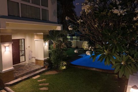 Casa de 4 dormitorios en Bangkok, Tailandia № 104526 - foto 18