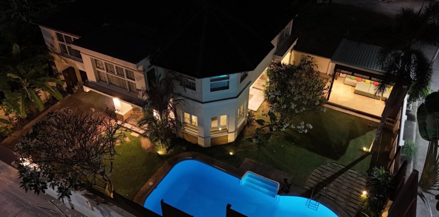 Casa de 4 dormitorios en Bangkok, Tailandia № 104526