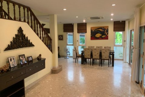 Casa de 4 dormitorios en Bangkok, Tailandia № 104526 - foto 3