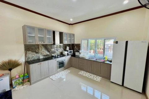 Casa de 4 dormitorios en Pattaya, Tailandia № 144462 - foto 17