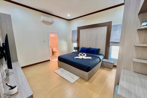 Casa de 4 dormitorios en Pattaya, Tailandia № 144462 - foto 13