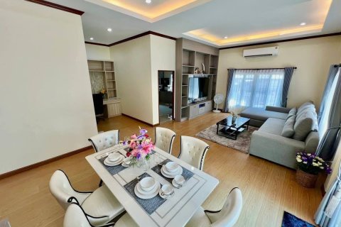 Casa de 4 dormitorios en Pattaya, Tailandia № 144462 - foto 18