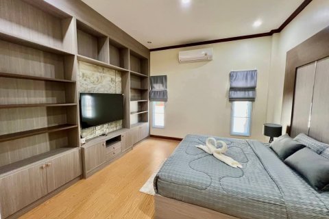 Casa de 4 dormitorios en Pattaya, Tailandia № 144462 - foto 10