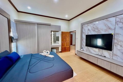 Casa de 4 dormitorios en Pattaya, Tailandia № 144462 - foto 14