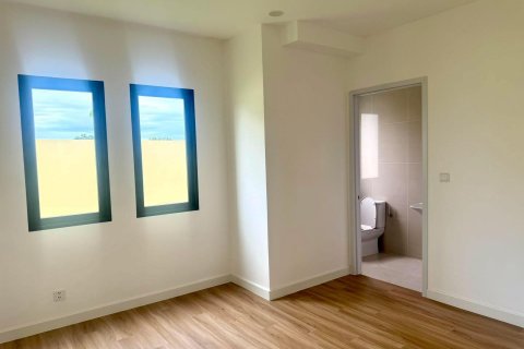 Casa de 3 dormitorios en Chon Buri, Tailandia № 144463 - foto 15