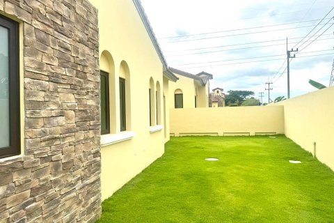 Casa de 3 dormitorios en Chon Buri, Tailandia № 144463 - foto 21