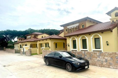 Casa de 3 dormitorios en Chon Buri, Tailandia № 144463 - foto 25